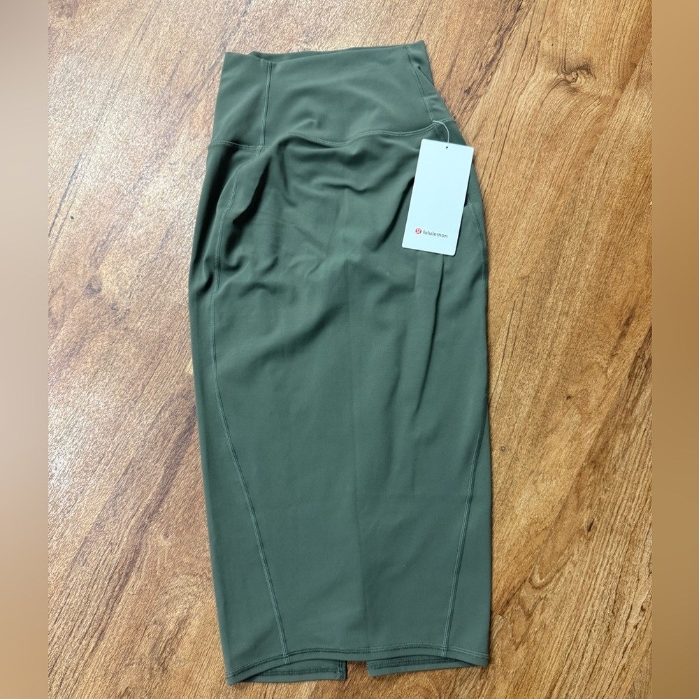 Lululemon Nulu Slim Fit HR Green Skirt